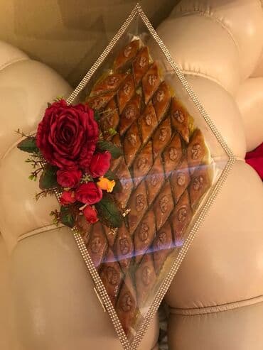 xonça şəkli: Şirniyyatların, xüsusilə Azərbaycan şirniyyatlarının səliqəli şəkildə — 2