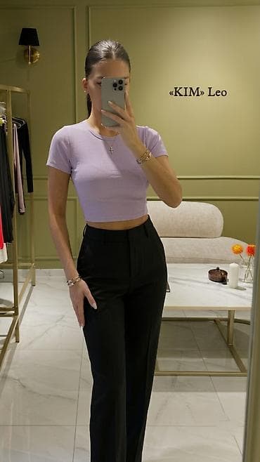 Qadınlar üçün qısa, bədənə oturan ribana crop-top - Model: qısa — 1