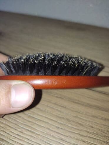 kəpənək darağ: Daraq. Saçları düz edir. Ümumi 22 sm, fırça hissəsi 10 sm, 6 sm eni — 7