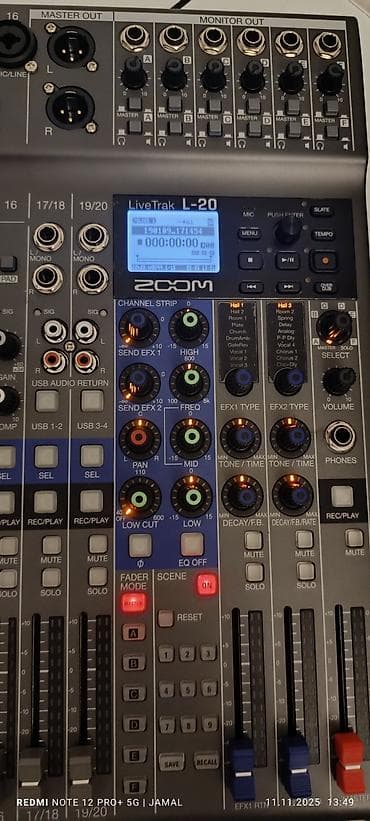 Musiqi alətləri: Zoom LiveTrak L-20 analoq və rəqəmsal mikşer konsolu və çoxkanallı — 7