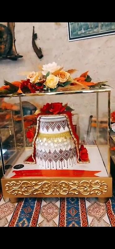 paltar asılqanı: Zərif naxışlı qızılı,içigüzgülü ikinci əl xonça seti satılır.Az — 5