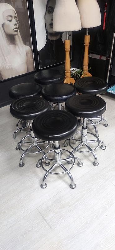 Ofis dolabları: Üstü dəri olan fırlanan stullar satılır. 1 ədədinin qiyməti 15 AZNdi — 2