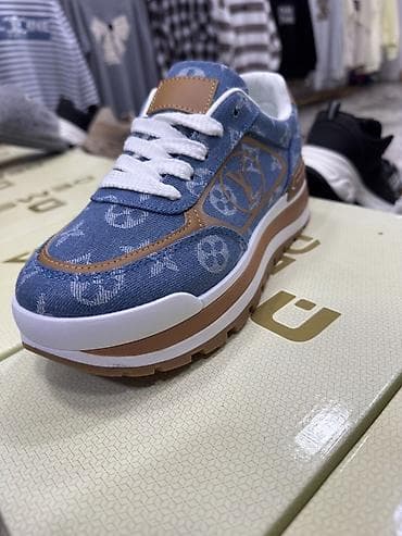 Məhsul: Qadın krossovkası – denim üstlü, naxışlı model - Üst