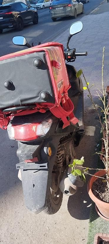 Mopedlər,skuterlər: Satılır: şəhər içi çatdırılma və gündəlik istifadə üçün praktik — 2