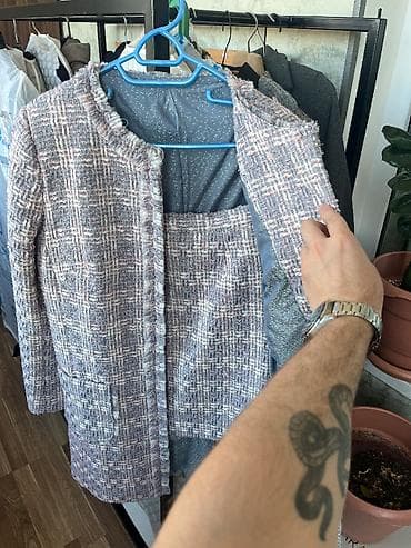 - Parça: yumşaq, teksturalı tweed (çoxrəngli – boz, çəhrayı və ağ — 1