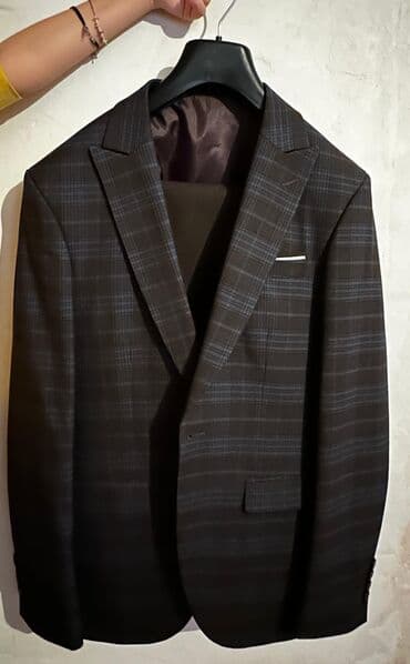 kisi pencekleri: Kişi üçün kostyum dəsti - Üst: Tünd qəhvəyi-qaraya çalan, incə xətli — 1