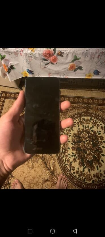 qaqa profil şəkilləri: Smartfon Arxasında yüngül çat va başqa heç bir problem yoxdur - Arxa — 2