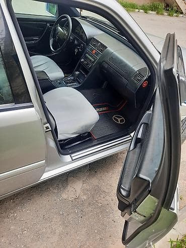 mersedes amg: Mercedes-Benz C240, sedan, gümüşü rəng. - Ban növü: 4 qapılı sedan — 6