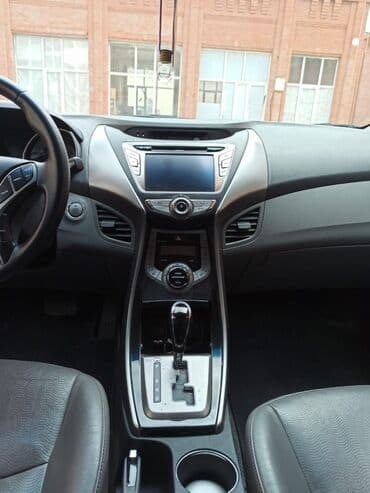 диски на зимнюю резину хендай элантра 2006: Hyundai Elantra sedan – tünd mavi rəng, aerodinamik kuzov və xrom ön — 9