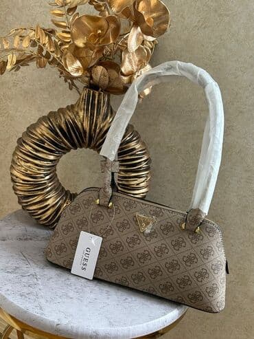 Çiyin çantası, Guess