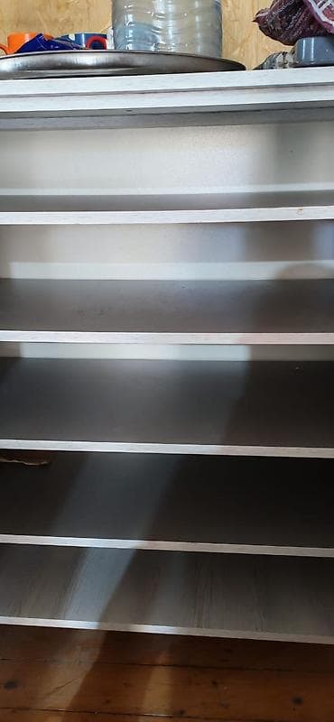 plastik dolabı: İçi polkali dolab yeni kimi 50 m ünvan Qracuxur qəsəbəsi — 2