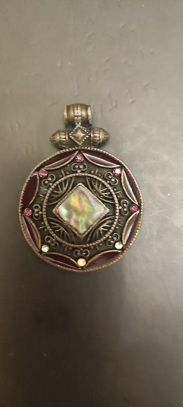 tebii mirvari muncuq: Оригинальный кулон-Оберег С 7-ю маленькими камнями и по середине — 1