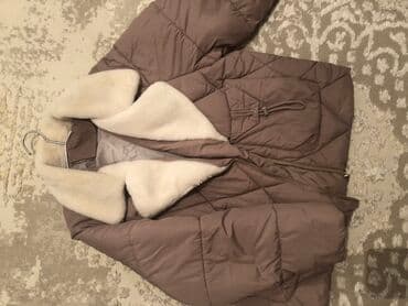 Toy paltarları və aksesuarları: Qadınlar üçün qışlıq qısa şişmə gödəkcə - Rəng: toz-tünd bej (taupe) — 4