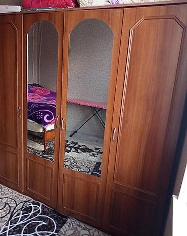 dekorativ guzguler: 4 qapılı, Güzgülü, Qəhvəyi, Taxta, Açılan, Düz dolab — 1