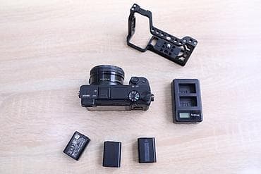 Sony a6300 kamera dəsti - Linza: Sony E 16–50mm f/3.5–5.6 - İki