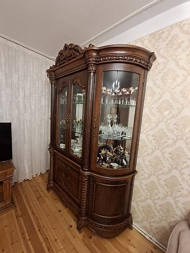 pano: Klassik üslubda vitrina-bufet - Material: masiv ağac və MDF — 2