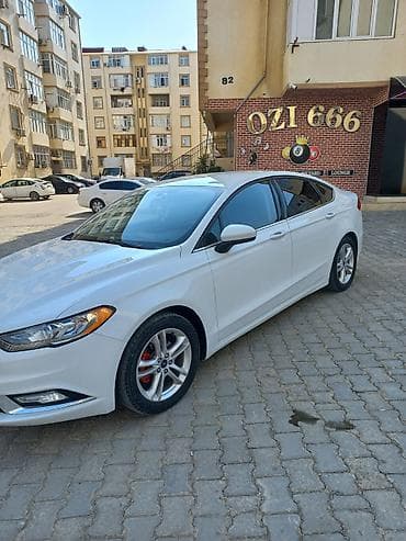 panel pulsuz: Ford Fusion sedan – ağ rəngdə, geniş və komfortlu salon — 6