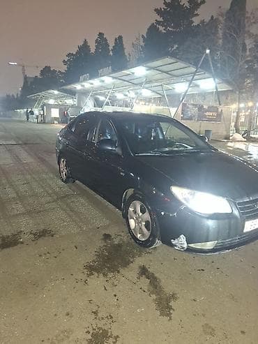 Hyundai Elantra, qara rəng, sedan gövdə. Texniki xüsusiyyətlər: -