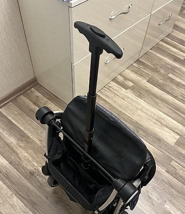 Kinlee kolyaska. Yüngül və daşınması rahatdır. 1 knopka ilə yığılır və — 2