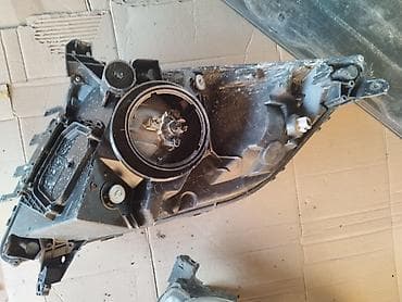 Sol, Yaxın və uzaq vuran işıqlar Toyota, Orijinal, Yaponiya lalafo.az -da Sol, Yaxın və uzaq vuran işıqlar Toyota, Orijinal, Yaponiya