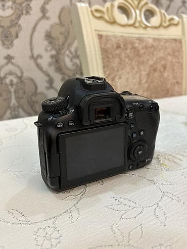 Xüsusiyyətləri Sensor: 26.2 MP tam-kadr CMOS. İşləyici “effective” — 2