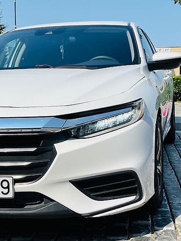 disk satilir: Honda Insight sedan – ağ rəng, hibrid (benzin-elektrik) güc aqreqatı — 2