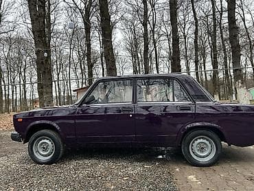 Su nəqliyyatı: VAZ 2107 sedan - Gövdə: 4 qapılı sedan, klassik dizayn - Rəng: tünd — 4