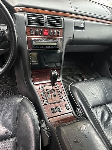 mercedes b class: Mercedes-Benz E-Class: 3.2 l | 2000 il Sedan — 8