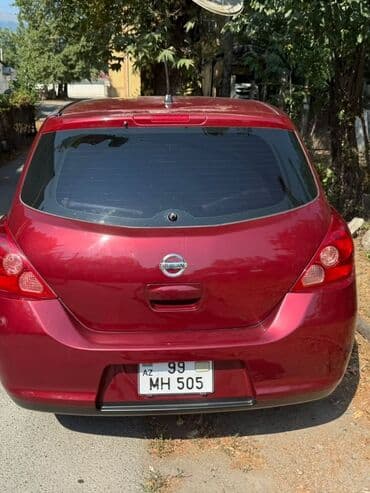 дом на колесах turbo az: Tünd qırmızı rəngli Nissan Tiida avtomobili, gündəlik istifadə üçün — 3