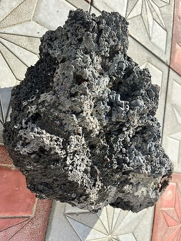akvarium aksesuarları: Akvarum ün uyğun Təbii poroz quruluşlu daş parçası (vulkanik/şlak — 4