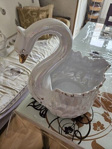 ördək gülü: Təcili!!! Yaxşı vəziyyətdə olan ördək meyvə qabı satılır.Qiymet 60 — 5