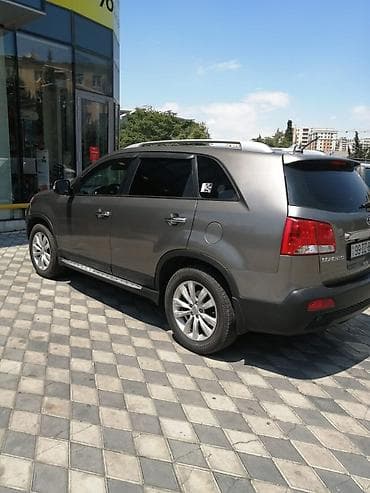 w210 diskler: Kia Sorento: 2.2 l | 2011 il Krossover — 5