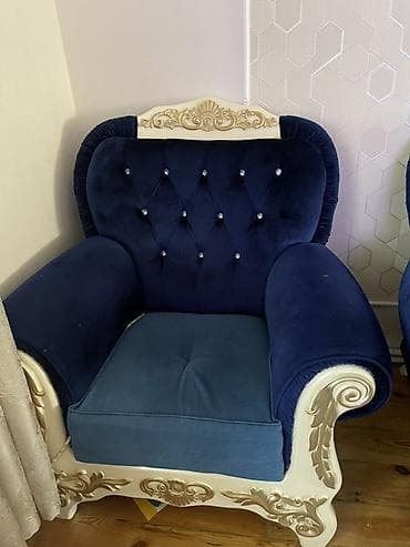 İşlənmiş, Klassik divan, 2 kreslo, Divan, Bazasız, Açılmayan — 1