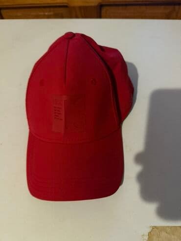 saxta baba papagi: Qırmızı beysbol papağı - Klassik 6 panelli model, əyri vizor - Təmiz — 1