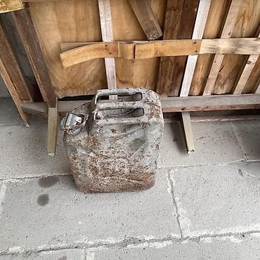 Metal yanacaq bidonu (jerry can) - Material: qalın polad - Tutum — 1