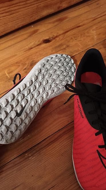 qırmızı makasin: Nike Phantom GX futbol kramponu – süni ot (TF) üçün ideal vezyetdedur — 7