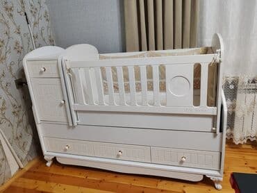 Для девочки и мальчика, Б/у, Четырехугольная, Колыбель, С бортиками, С матрасом, С механизмом качания