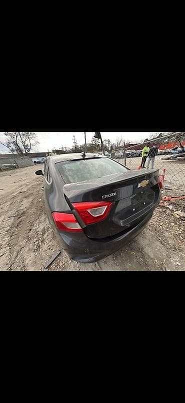 maşın almaq: Chevrolet Cruze: 1.4 l | 2017 il 130000 km Sedan — 2