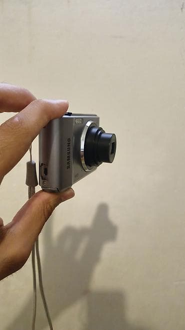 Elektronika: Samsung kompakt rəqəmsal fotoaparat - Gümüşü korpus, əl qayışı ilə - — 3