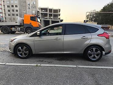 man sat: Ford Focus: 1 l | 2016 il 200000 km Hetçbek — 4