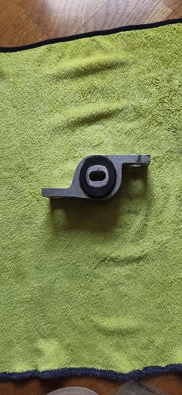 Məhsul: Volvo orijinal hissə – mühərrik dayağı (üst kronşteyn/buşinq