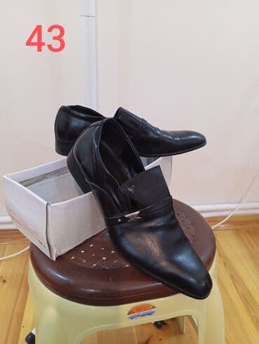 серые мужские ботинки: Klassik kişi ayaqqabısı – 43 ölçü - Rəng: qara - Model — 1