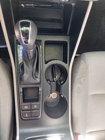 ravon 2: Hyundai Tucson: 2 l | 2017 il Krossover — 7