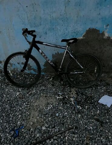 электронный велик: Qara rəngli dağ velosipedi. Bu velosiped möhkəm çərçivəyə və geniş — 2