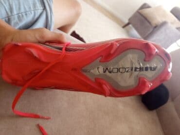 barya ayakkabı: Nike brendinin futbol üçün nəzərdə tutulmuş çəhrayı rəngli — 2