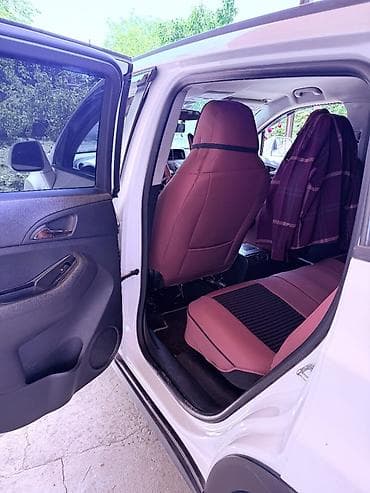 mtz 80 tractor: Chevrolet Orlando, ağ rəngli, geniş ailə miniveni/SUV. Güclü və — 8