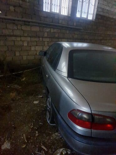 модельный ряд и цены на мерседес в баку: Satılır: gümüş rəngli 4 qapılı sedan. Xüsusiyyətlər: - Kuzov: sedan — 2