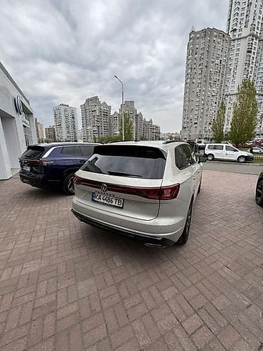 Volkswagen Touareg – premium SUV - Geniş və iri gövdəli kuzov, arxa
