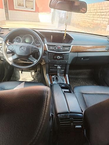 Avtomobil alışı: Mercedes-Benz E-Class sedan E 200 - Kuzov: Qara rəng, 4 qapılı sedan — 4
