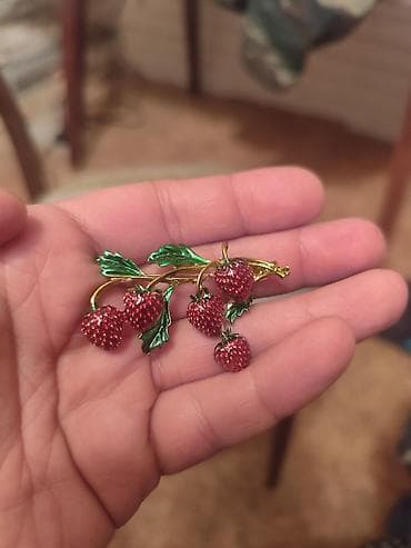 gumus kardinal: Mövzu: Musiqi temalı bəzək əşyaları – broş, kulon və zəncirlər — 4